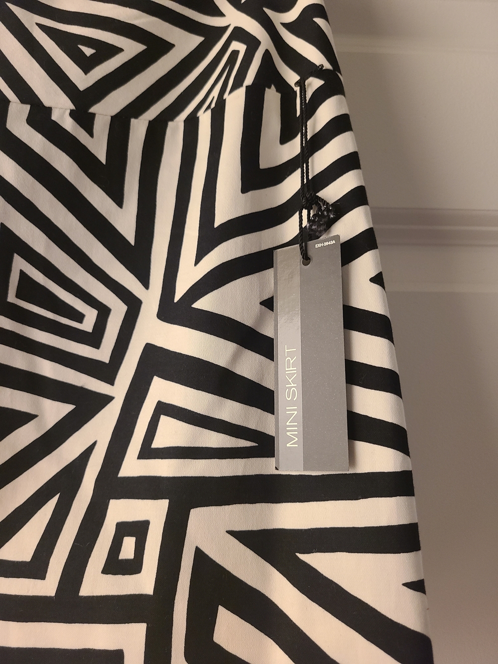 Express Geometric Print Mini Skirt Size 2 NWT - Picture 4 of 7